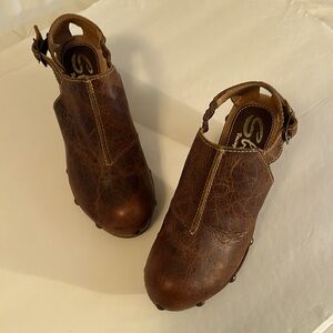 Sbicca Vintage Collection Ellery Leather ankle strap clog.  Size 7.5/ 38